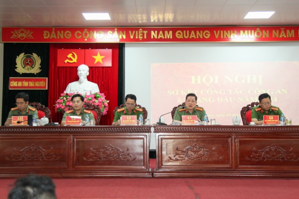 Đại tá Bùi Đức Hải - Ủy viên Ban Thường vụ Tỉnh ủy, Bí thư Đảng ủy, Giám đốc Công an tỉnh Thái Nguyên chủ trì hội nghị.