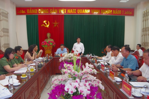 Đoàn kiểm tra làm việc tại Thành ủy Phổ Yên.