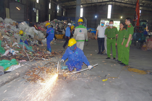 Công an tỉnh Thái Nguyên tiêu hủy hơn 2.000 khẩu súng, vũ khí tự chế và công cụ hỗ trợ