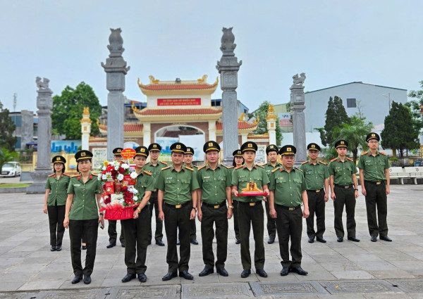 Phòng Thanh tra Công an tỉnh dâng hương, báo công tại Khu di tích lịch sử Quốc gia Đại đội Thanh niên xung phong 915, Đội 91 Bắc Thái