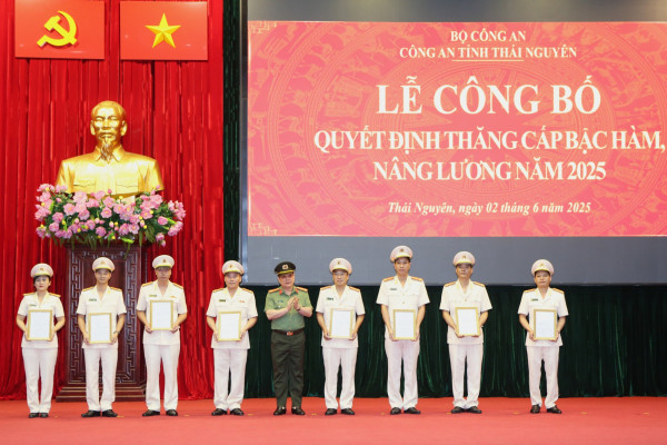 Công an Thái Nguyên thăng hàm, nâng lương cho 776 cán bộ, chiến sỹ