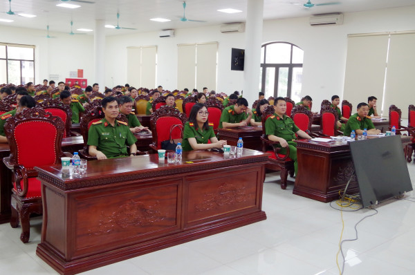 Tập huấn công tác quản lý, sử dụng vũ khí, vật liệu nổ, công cụ hỗ trợ và pháo