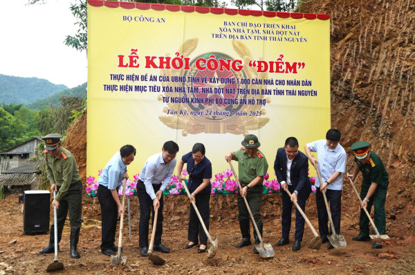 Tổ chức Lễ khởi công “điểm” thực hiện đề án của UBND tỉnh về xây dựng 1.000 căn nhà cho nhân dân