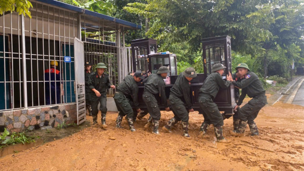 Công an Thái Nguyên: Kịp thời hỗ trợ nhân dân ứng phó mưa lớn, ngập úng
