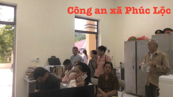 Nhân dân đến Công an xã cấp đổi thẻ Đảng viên