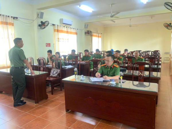 Một số hình ảnh về hoạt động kiểm tra, hướng dẫn Công an cấp xã