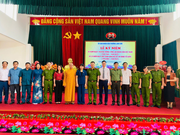 PHƯỜNG LINH SƠN LONG TRỌNG TỔ CHỨC LỄ KỶ NIỆM 80 NĂM NGÀY TRUYỀN THỐNG CAND VIỆT NAM VÀ 20 NĂM NGÀY HỘI TOÀN DÂN BẢO VỆ ANTQ