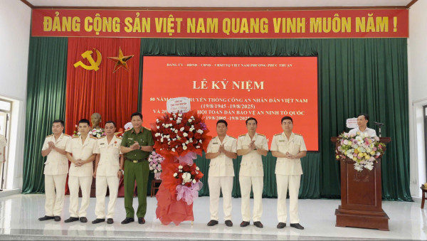 CÔNG AN PHƯỜNG PHÚC THUẬN TỔ CHỨC LỄ KỶ NIỆM 80 NĂM NGÀY TRUYỀN THỐNG CAND VIỆT NAM VÀ 20 NĂM NGÀY HỘI TOÀN DÂN BẢO VỆ AN NINH TỔ QUỐC