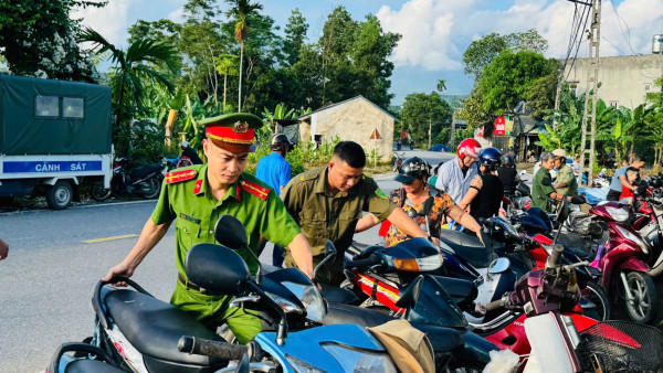 Hướng dẫn phụ huynh xếp xe