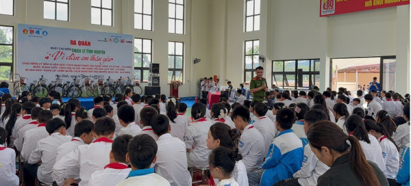 Phối hợp tuyên truyền phòng cháy, chữa cháy, phòng chống đuối nước cho hơn 400 học sinh tại xã Phú Đình