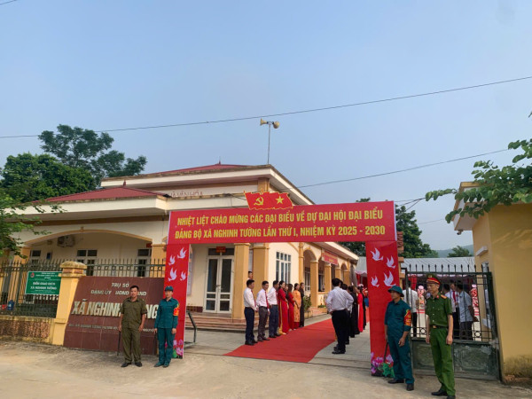 Công an xã Nghinh Tường đảm bảo an ninh trật tự tại Đại hội đại biểu Đảng bộ xã Nghinh Tường lần thứ I nhiệm kỳ 2025-2030
