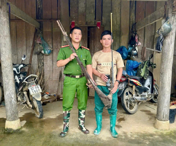 Công an xã Thượng Quan tích cực tuyên truyền, vận động người dân tự giác giao nộp vũ khí, vật liệu nổ, công cụ hỗ trợ