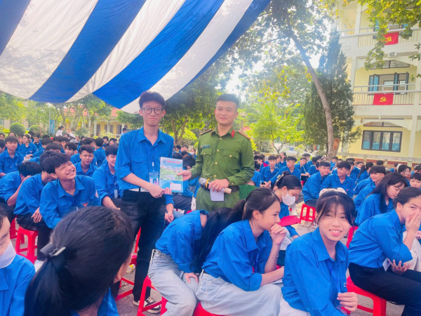 Công an xã Bình Yên: Tuyên truyền pháp luật trong trường học.
