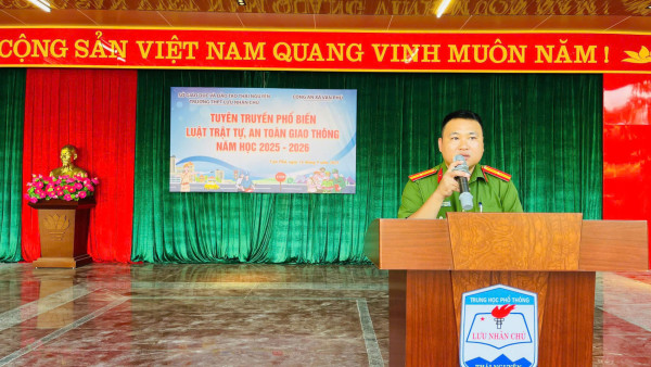Ảnh 1 Đồng chí Thiếu tá Đinh Văn Cường PTCAX phát biểu tuyên truyền