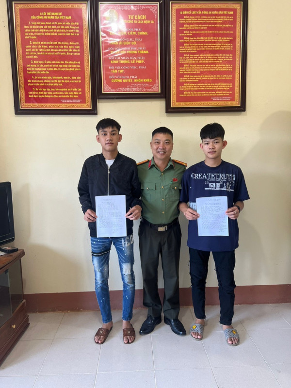 Ảnh công dân nộp đơn tự nguyện