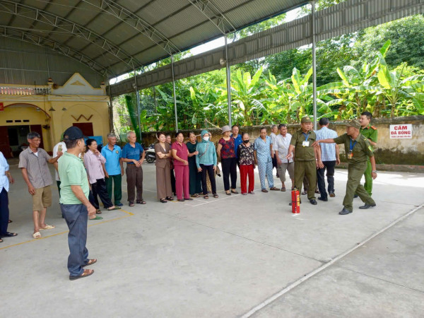 Công an phường Gia Sàng tuyên truyền công tác phòng cháy, chữa cháy và cứu nạn, cứu hộ đến các Tổ nhân dân