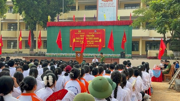 Gần 2.000 người được trang bị kỹ năng phòng cháy, chữa cháy, cứu nạn, cứu hộ