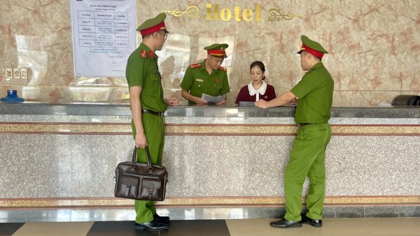 Tăng cường công tác kiểm tra các cơ sở kinh doanh ngành nghề đầu tư kinh doanh có điều kiện về an ninh trật tự, hướng dẫn các cơ sở kinh doanh lưu trú triển khai đăng ký, thực hiện phần mềm ASM
