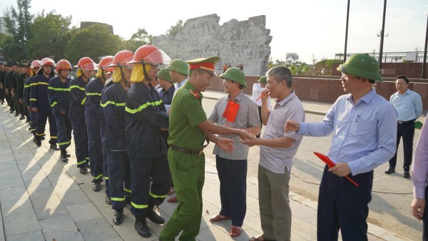 Thái Nguyên - Chia tay các lực lượng hỗ trợ khắc phục hậu quả lũ lụt do ảnh hưởng cơn bão số 11