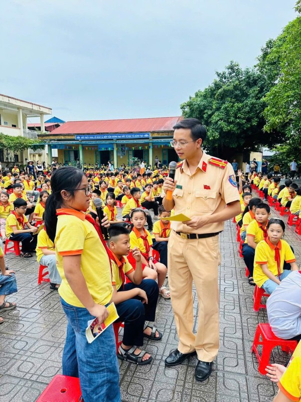 Tuyên truyền pháp luật về trật tự an toàn giao thông cho trên 2.000 học sinh