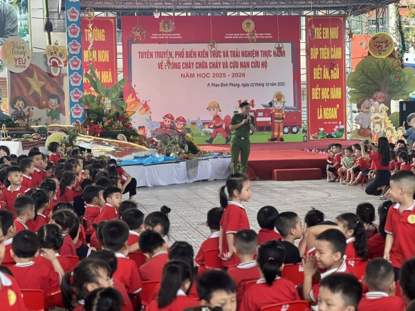 Trường Mầm non 19/5 Thái Nguyên tổ chức tuyên truyền, thực tập phương án chữa cháy