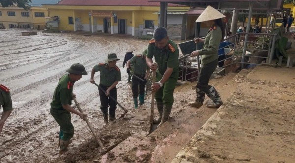 Khắc phục tại trường PTDT nội trú (2)