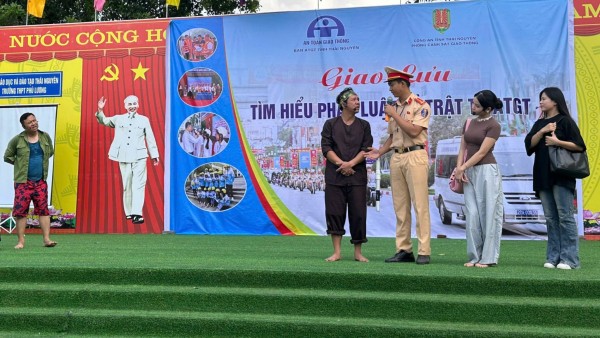 Gần 1.600 học sinh và cán bộ, giáo viên được tuyên truyền Luật Trật tự an toàn giao thông đường bộ