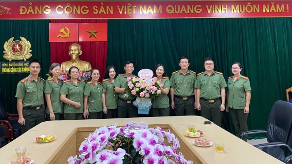 Đảng ủy, Giám đốc Công an tỉnh chúc mừng Ban Phụ nữ nhân kỷ niệm 95 năm ngày thành lập Hội Liên hiệp Phụ nữ Việt Nam (20/10/1930 – 20/10/2025)