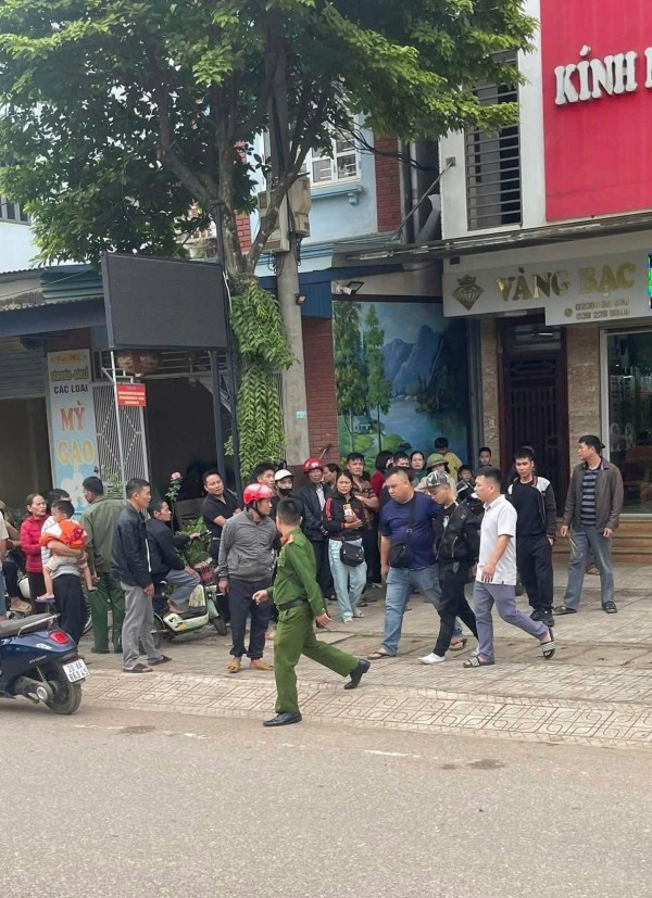 Bắt giữ đối tượng cướp giật dây chuyền tại cửa hàng vàng bạc ở Thái Nguyên