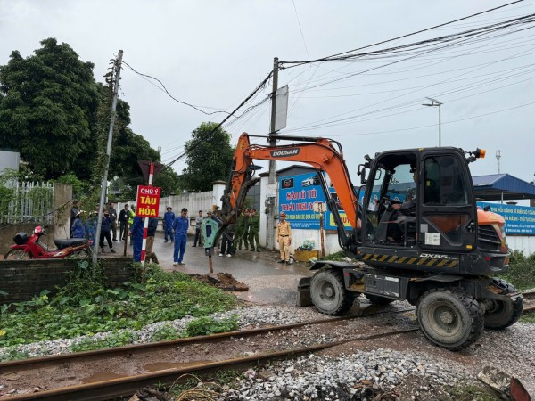 Thái Nguyên - Đóng lối đi tự mở nguy hiểm qua đường sắt thuộc địa bàn phường Tích Lương