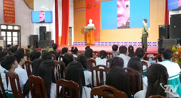 Bảo vệ học sinh trước những rủi ro trên không gian mạng