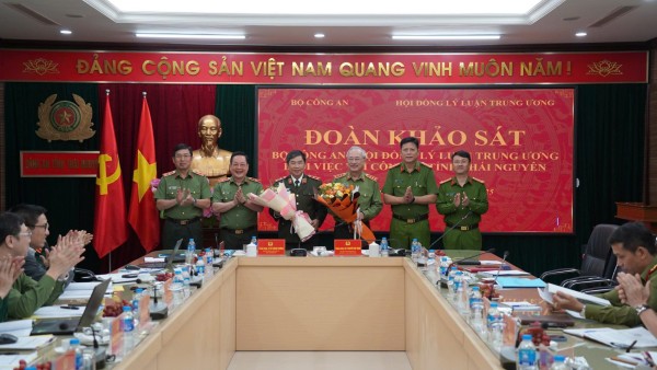 Đoàn khảo sát Bộ Công an – Hội đồng lý luận Trung ương làm việc tại Công an tỉnh Thái Nguyên
