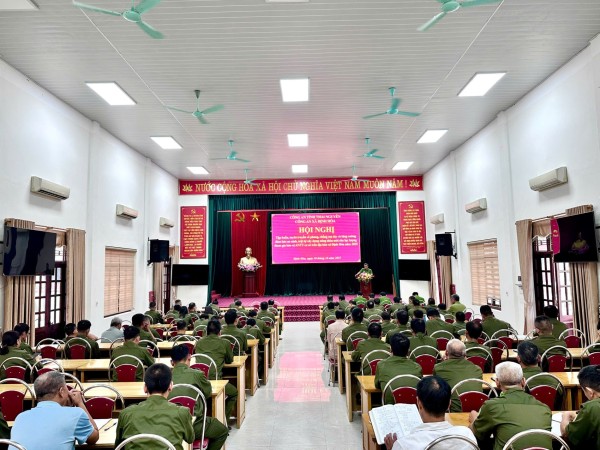 Ảnh 2  Hình ảnh đại biểu dự Hội nghị Định Hóa