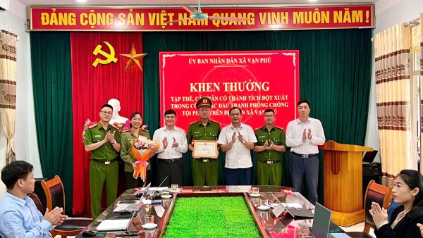Ảnh 5 (Giấy khen tập thể Công an xã)