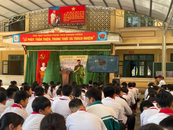 ảnh tuyên truyền pháp luật 5