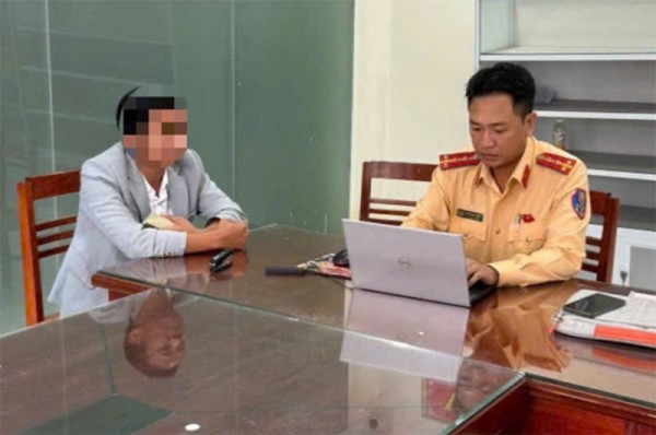 Thái Nguyên: Xử lý nghiêm hành vi lùi xe tránh chốt kiểm tra nồng độ cồn