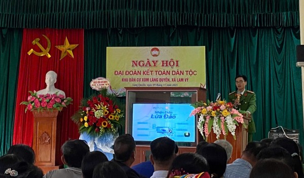 Công an xã Lam Vỹ tuyên truyền, phổ biến pháp luật về phòng ngừa đấu tranh với tội phạm công nghệ cao