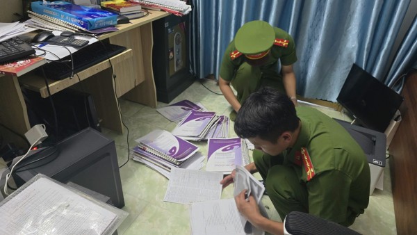 Khởi tố, bắt tạm giam 4 đối tượng “Giả mạo trong công tác”