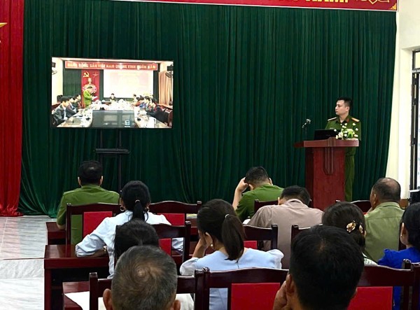 Phát huy vai trò người có uy tín trong giữ gìn an ninh, trật tự ở cơ sở
