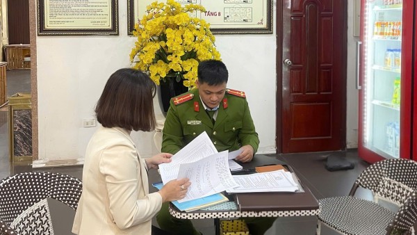 Công an phường Phan Đình Phùng tăng cường quản lý cư trú tại các cơ sở kinh doanh có điều kiện về an ninh, trật tự