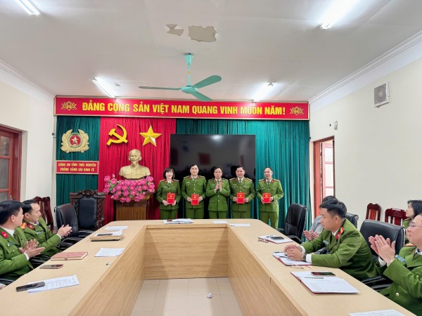Phòng Cảnh sát kinh tế biểu dương cán bộ, chiến sĩ trong đợt cao điểm tấn công, trấn áp tội phạm