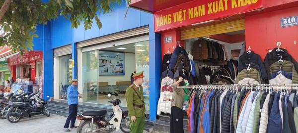 Tuần tra, kiểm soát, tuyên truyền và xử lý các hành vi vi phạm liên quan đến vỉa hè, lòng đường