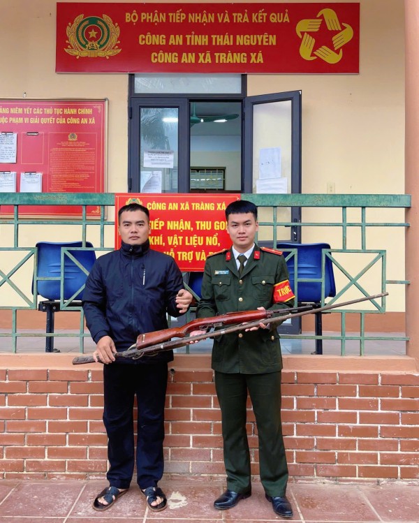 Tuyên truyền, vận động thu hồi vũ khí, vật liệu nổ, công cụ hỗ trợ trên địa bàn xã Tràng Xá