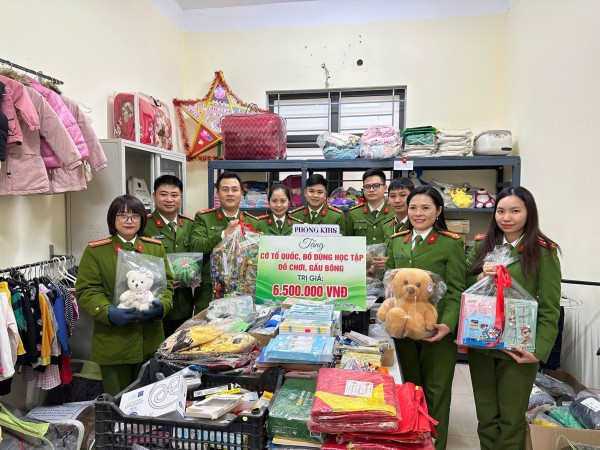 Thắp sáng vùng cao - xuân ấm yêu thương