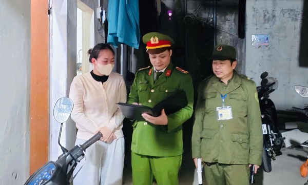 Công an phường Phan Đình Phùng tăng cường tổng kiểm tra cư trú, bảo đảm an ninh trật tự trên địa bàn