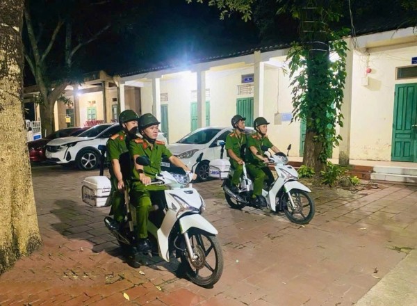 Hình ảnh 1 Lực lượng Công an xã triển khai tuần tra, kiểm soát trên các tuyến đường trên địa bàn