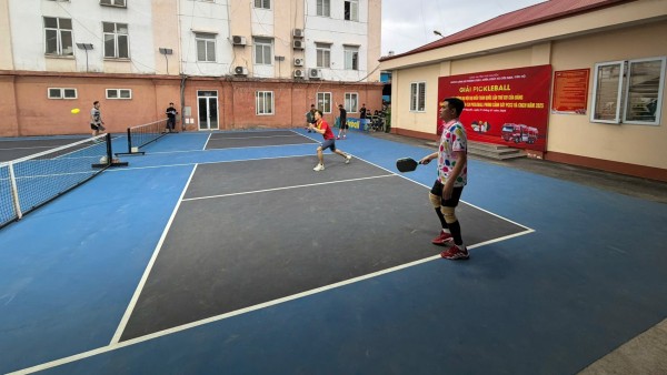 trận khai mạc