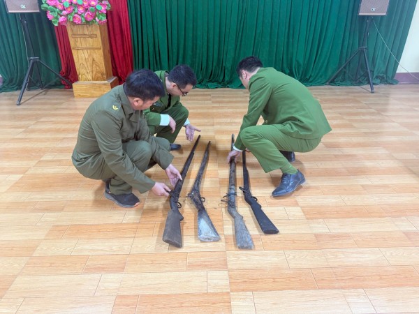 Công an xã Văn Lăng tăng cường tuyên truyền, vận động thu hồi, phòng ngừa, đấu tranh với tội phạm vi phạm pháp luật về vũ khí, vật liệu nổ, CCHT và pháo