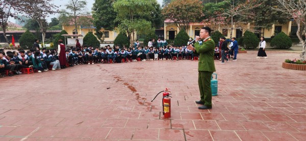 Công an xã Đồng Hỷ: Nâng cao ý thức chấp hành pháp luật cho học sinh
