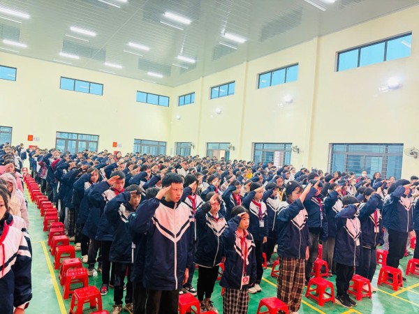 Công an xã Văn Lăng tuyên truyền về bạo lực học đường và an toàn giao thông